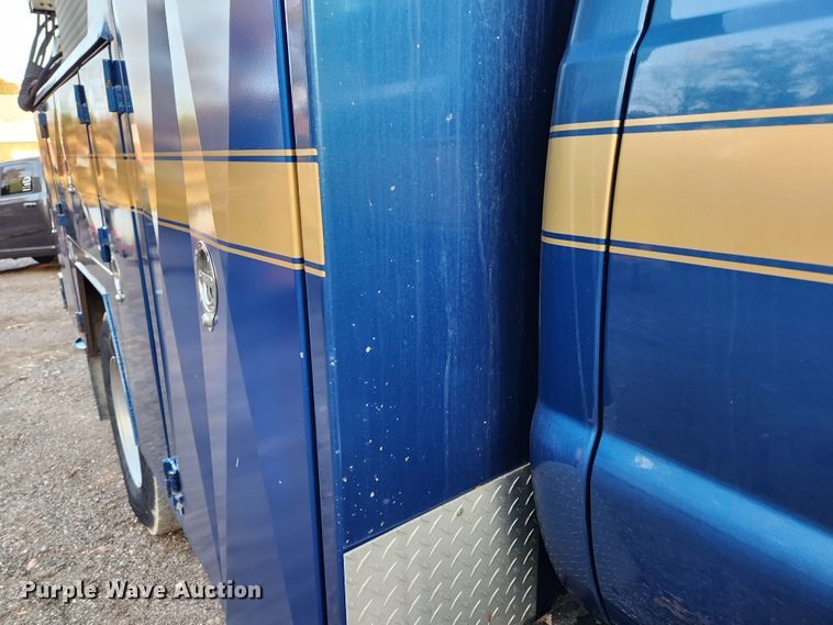 image for item MK9492 2000 Ford F650 Super Duty  SuperCab utility / service truck