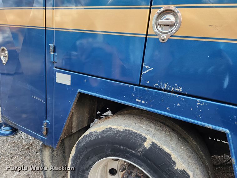 image for item MK9492 2000 Ford F650 Super Duty  SuperCab utility / service truck