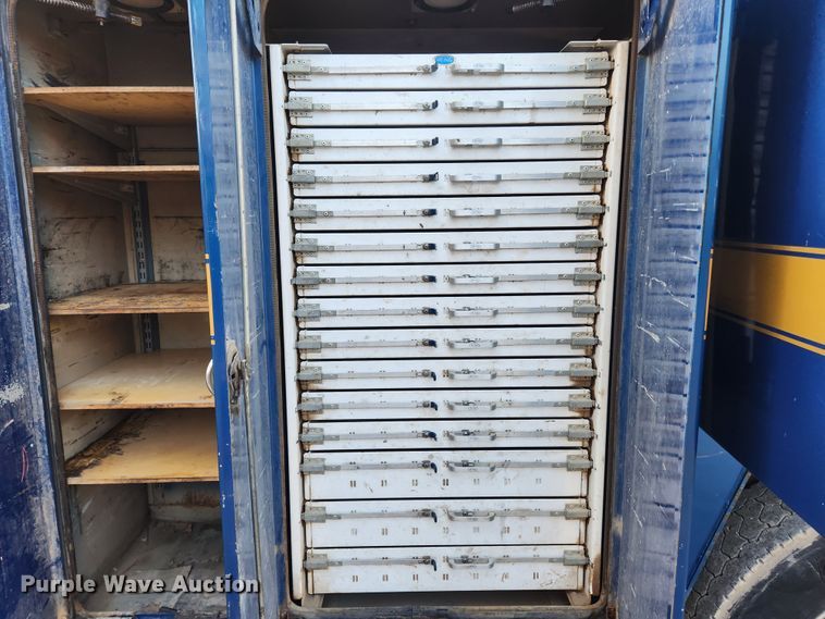 image for item MK9492 2000 Ford F650 Super Duty  SuperCab utility / service truck