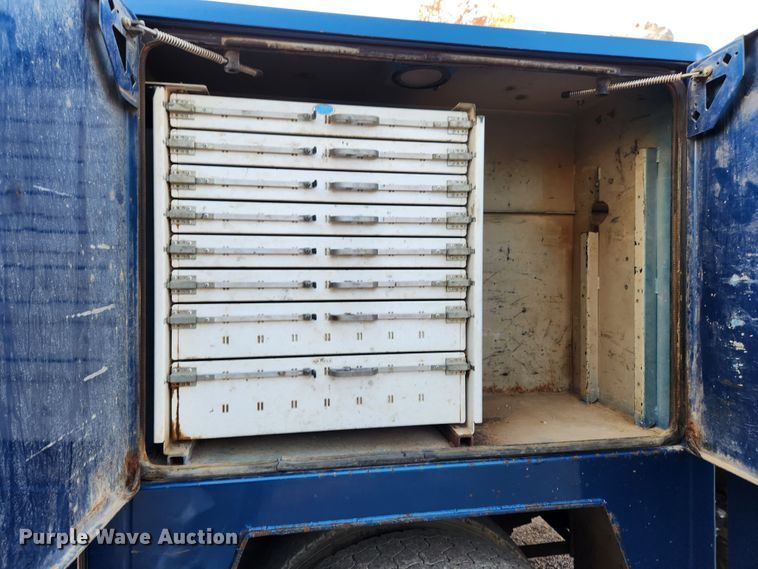 image for item MK9492 2000 Ford F650 Super Duty  SuperCab utility / service truck