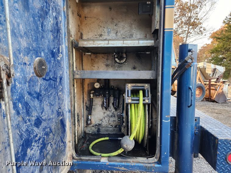 image for item MK9492 2000 Ford F650 Super Duty  SuperCab utility / service truck