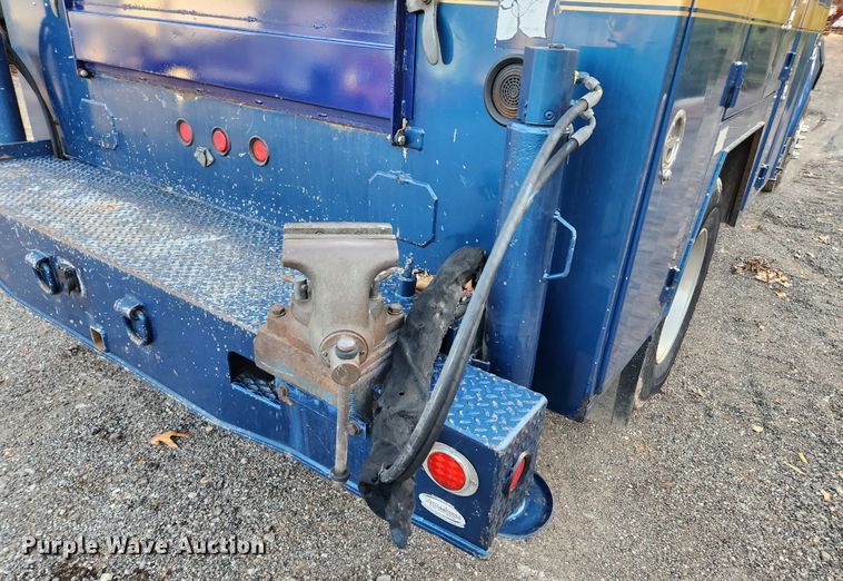 image for item MK9492 2000 Ford F650 Super Duty  SuperCab utility / service truck