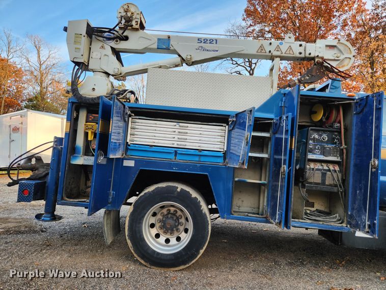 image for item MK9492 2000 Ford F650 Super Duty  SuperCab utility / service truck