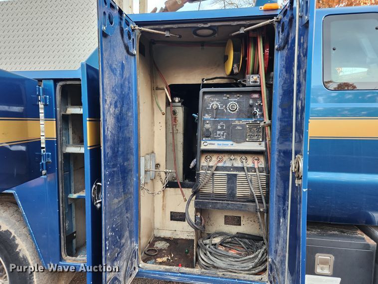 image for item MK9492 2000 Ford F650 Super Duty  SuperCab utility / service truck