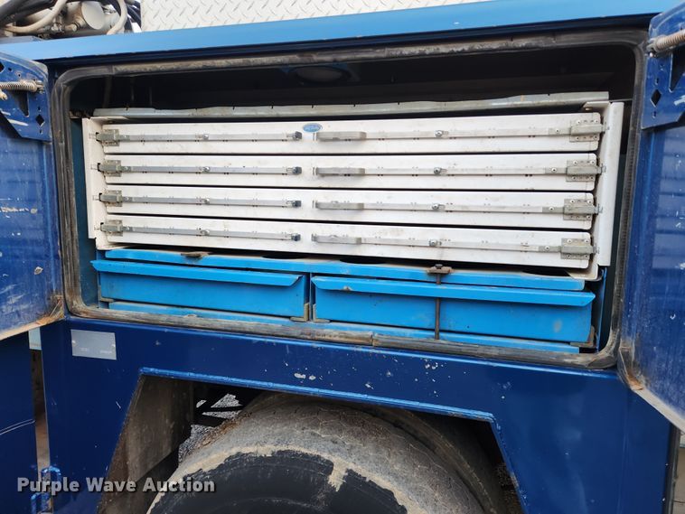 image for item MK9492 2000 Ford F650 Super Duty  SuperCab utility / service truck