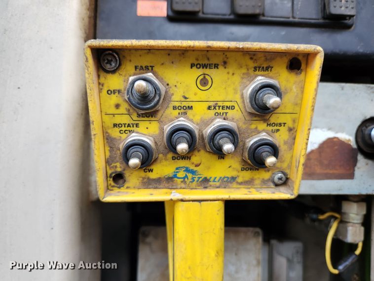 image for item MK9492 2000 Ford F650 Super Duty  SuperCab utility / service truck