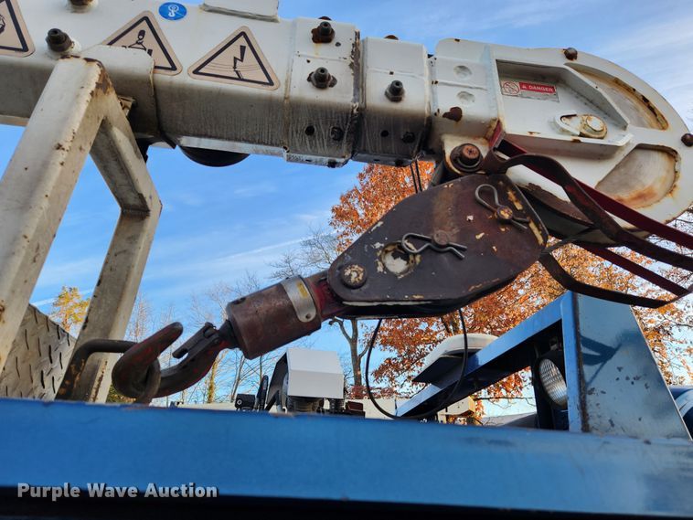 image for item MK9492 2000 Ford F650 Super Duty  SuperCab utility / service truck