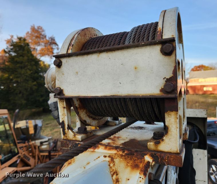 image for item MK9492 2000 Ford F650 Super Duty  SuperCab utility / service truck