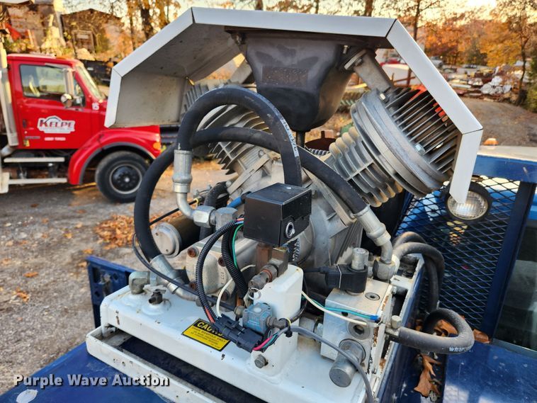 image for item MK9492 2000 Ford F650 Super Duty  SuperCab utility / service truck