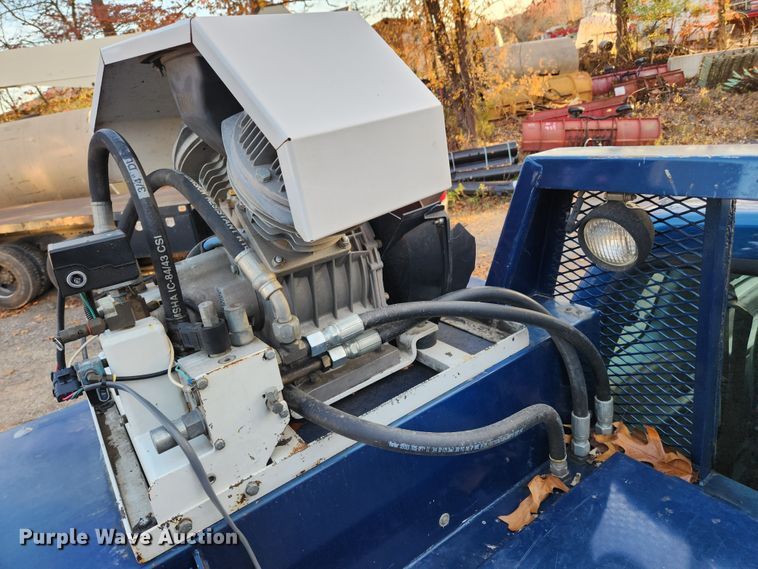 image for item MK9492 2000 Ford F650 Super Duty  SuperCab utility / service truck