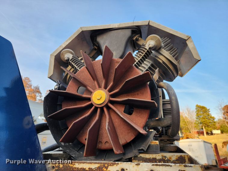 image for item MK9492 2000 Ford F650 Super Duty  SuperCab utility / service truck