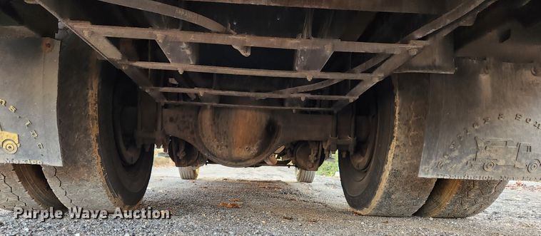 image for item MK9492 2000 Ford F650 Super Duty  SuperCab utility / service truck