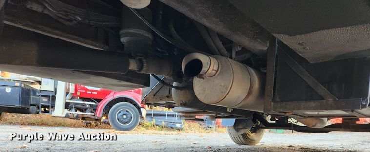 image for item MK9492 2000 Ford F650 Super Duty  SuperCab utility / service truck