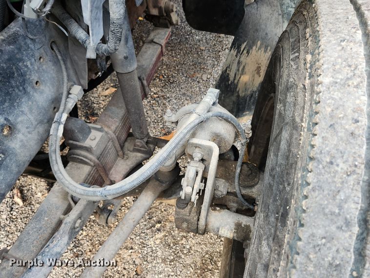 image for item MK9492 2000 Ford F650 Super Duty  SuperCab utility / service truck