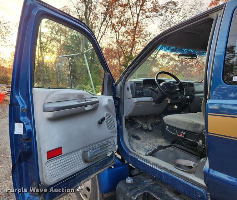 image for item MK9492 2000 Ford F650 Super Duty  SuperCab utility / service truck