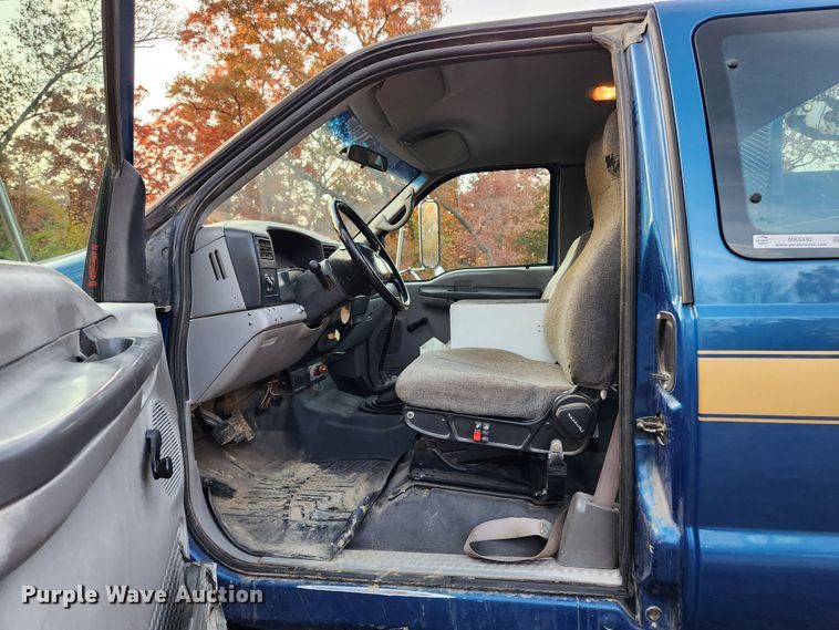 image for item MK9492 2000 Ford F650 Super Duty  SuperCab utility / service truck