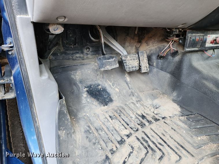 image for item MK9492 2000 Ford F650 Super Duty  SuperCab utility / service truck