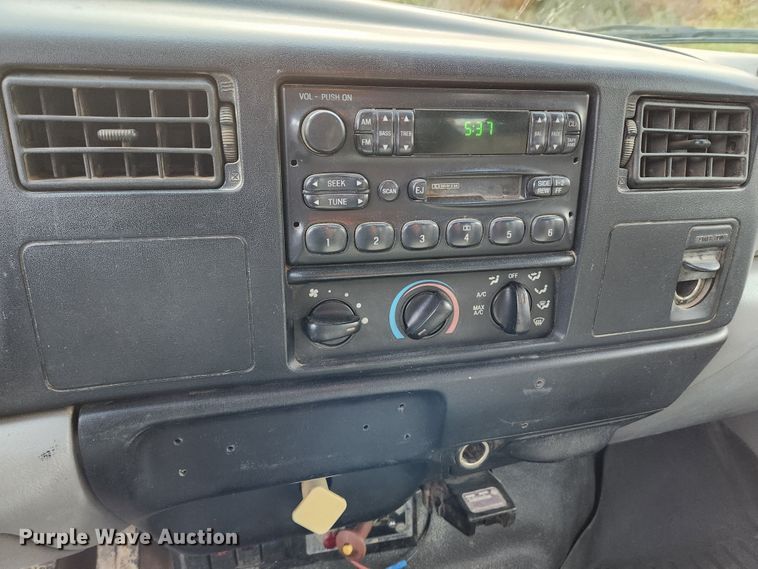 image for item MK9492 2000 Ford F650 Super Duty  SuperCab utility / service truck