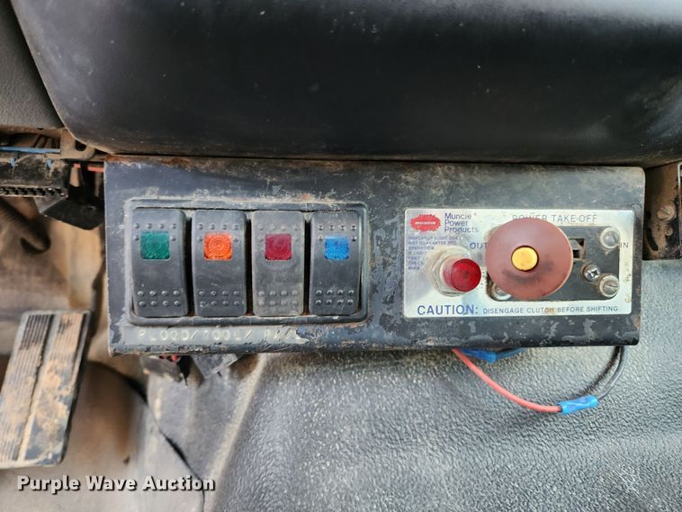 image for item MK9492 2000 Ford F650 Super Duty  SuperCab utility / service truck