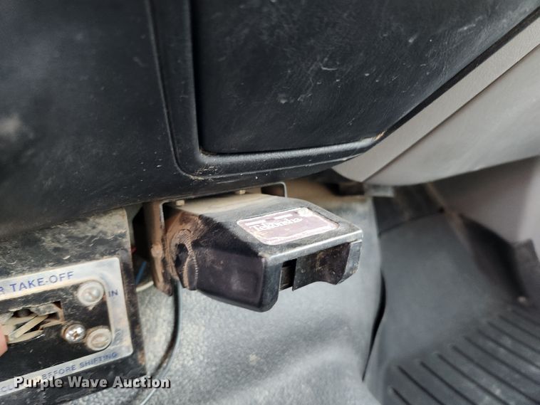 image for item MK9492 2000 Ford F650 Super Duty  SuperCab utility / service truck