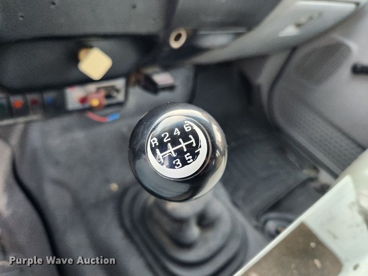 image for item MK9492 2000 Ford F650 Super Duty  SuperCab utility / service truck