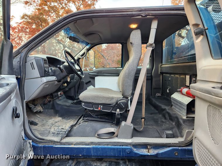 image for item MK9492 2000 Ford F650 Super Duty  SuperCab utility / service truck