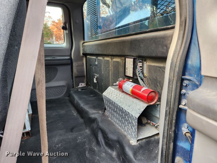 image for item MK9492 2000 Ford F650 Super Duty  SuperCab utility / service truck