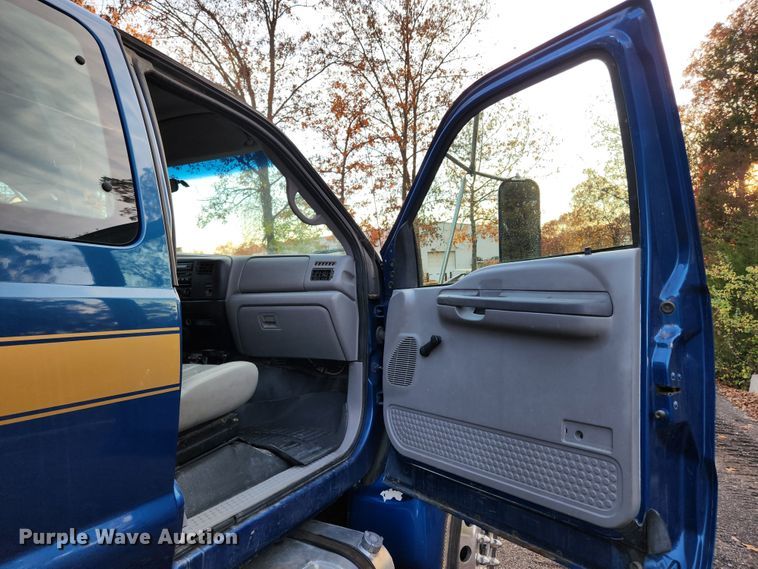 image for item MK9492 2000 Ford F650 Super Duty  SuperCab utility / service truck