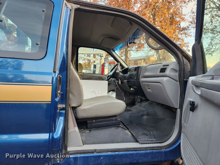 image for item MK9492 2000 Ford F650 Super Duty  SuperCab utility / service truck