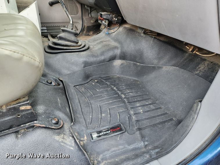 image for item MK9492 2000 Ford F650 Super Duty  SuperCab utility / service truck