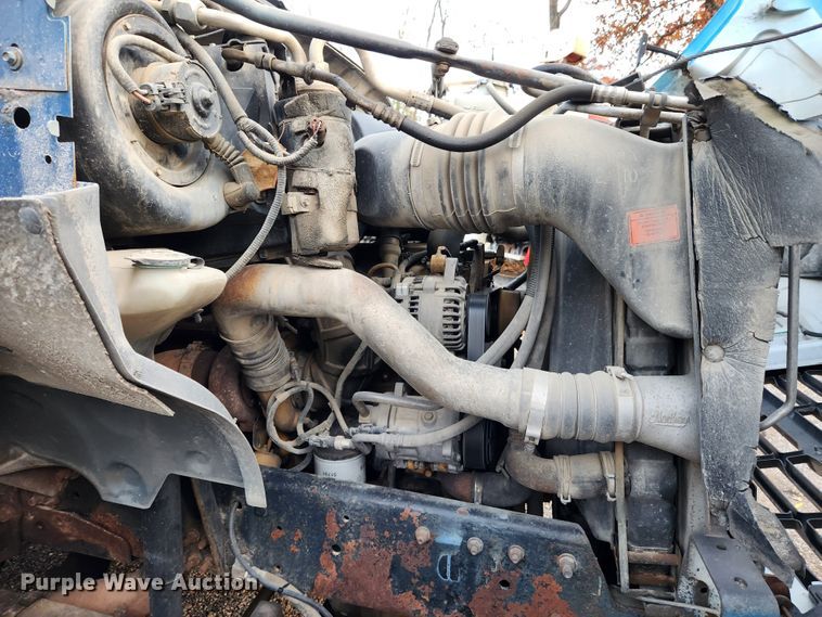 image for item MK9492 2000 Ford F650 Super Duty  SuperCab utility / service truck