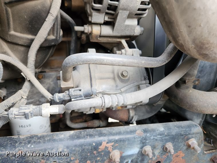 image for item MK9492 2000 Ford F650 Super Duty  SuperCab utility / service truck