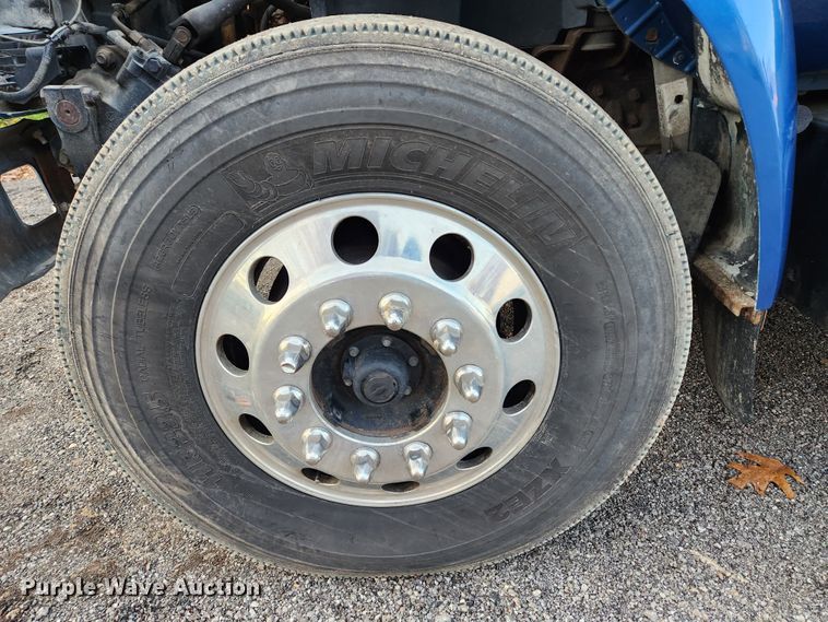 image for item MK9492 2000 Ford F650 Super Duty  SuperCab utility / service truck