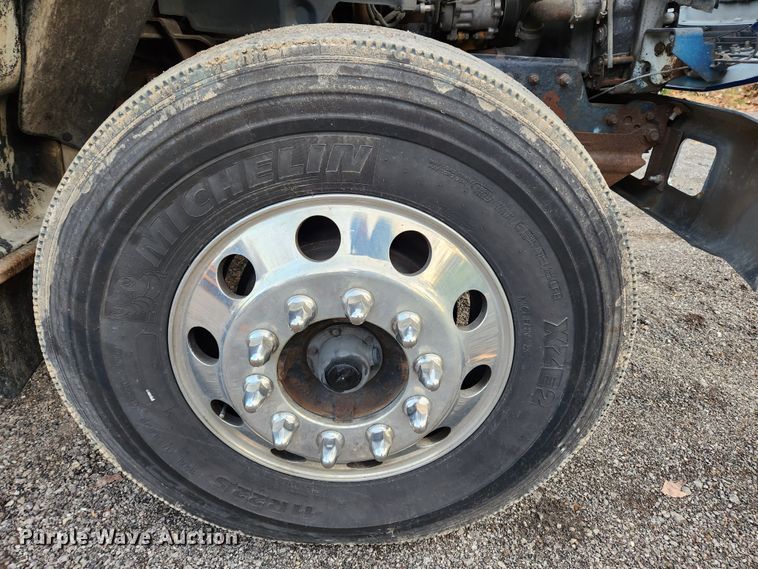 image for item MK9492 2000 Ford F650 Super Duty  SuperCab utility / service truck