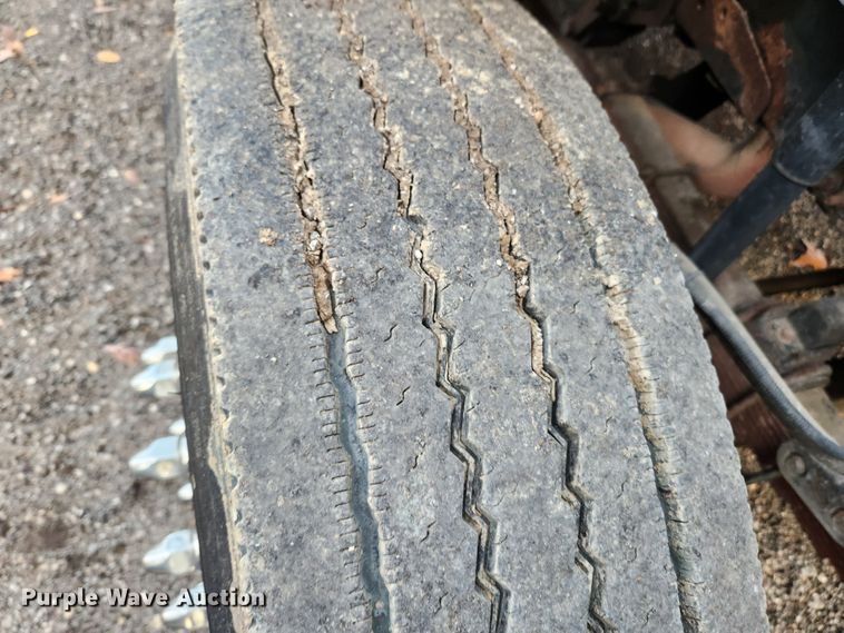 image for item MK9492 2000 Ford F650 Super Duty  SuperCab utility / service truck