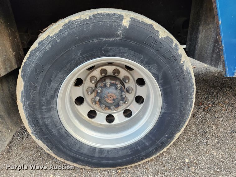 image for item MK9492 2000 Ford F650 Super Duty  SuperCab utility / service truck