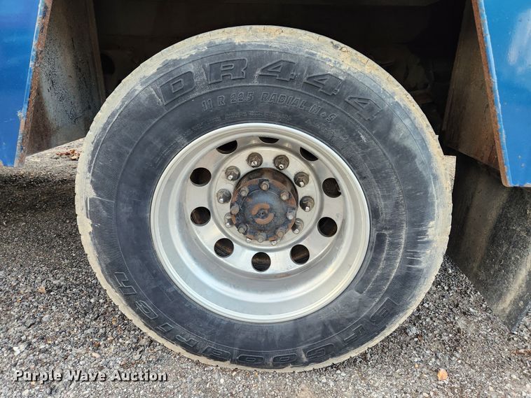 image for item MK9492 2000 Ford F650 Super Duty  SuperCab utility / service truck