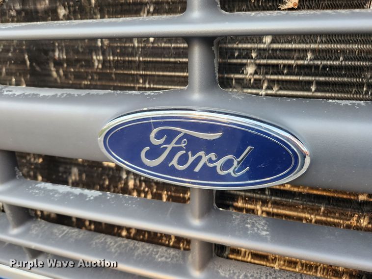 image for item MK9492 2000 Ford F650 Super Duty  SuperCab utility / service truck