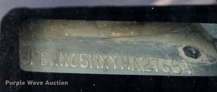 image for item MK9492 2000 Ford F650 Super Duty  SuperCab utility / service truck