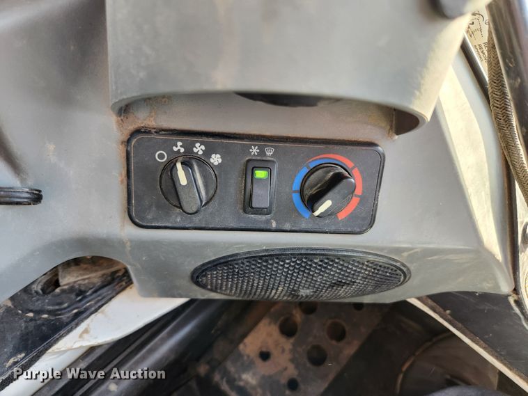 image for item MK9493 2016 Bobcat T750  tracked skid steer loader