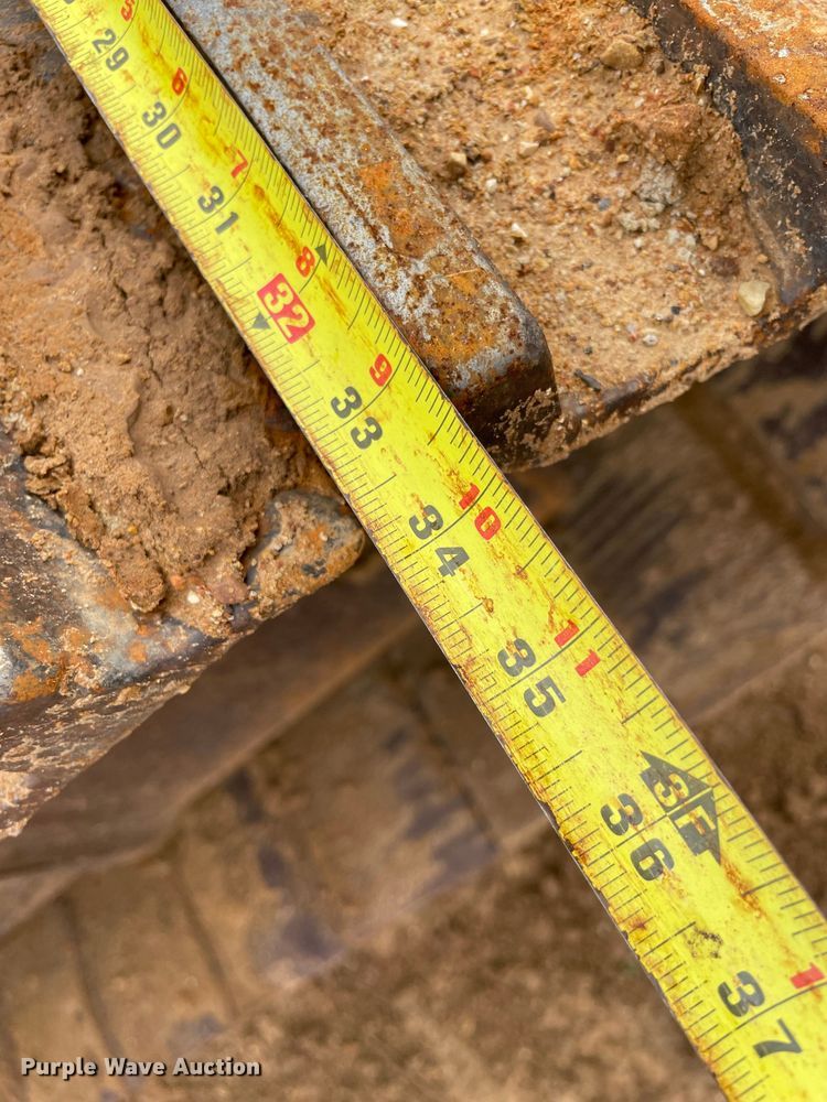 image for item MR9512 2012 Komatsu PC308USLC  excavator