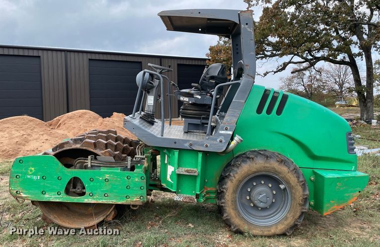 image for item MR9514 2011 Hamm 3205P  single drum vibratory roller