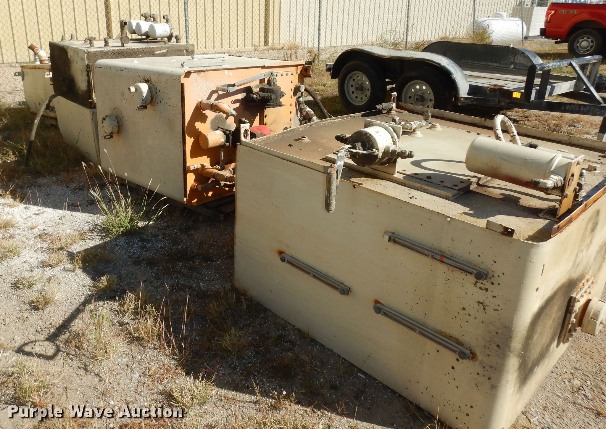 (5) hydraulic tanks in Topeka, KS Item KF9192 sold Purple Wave