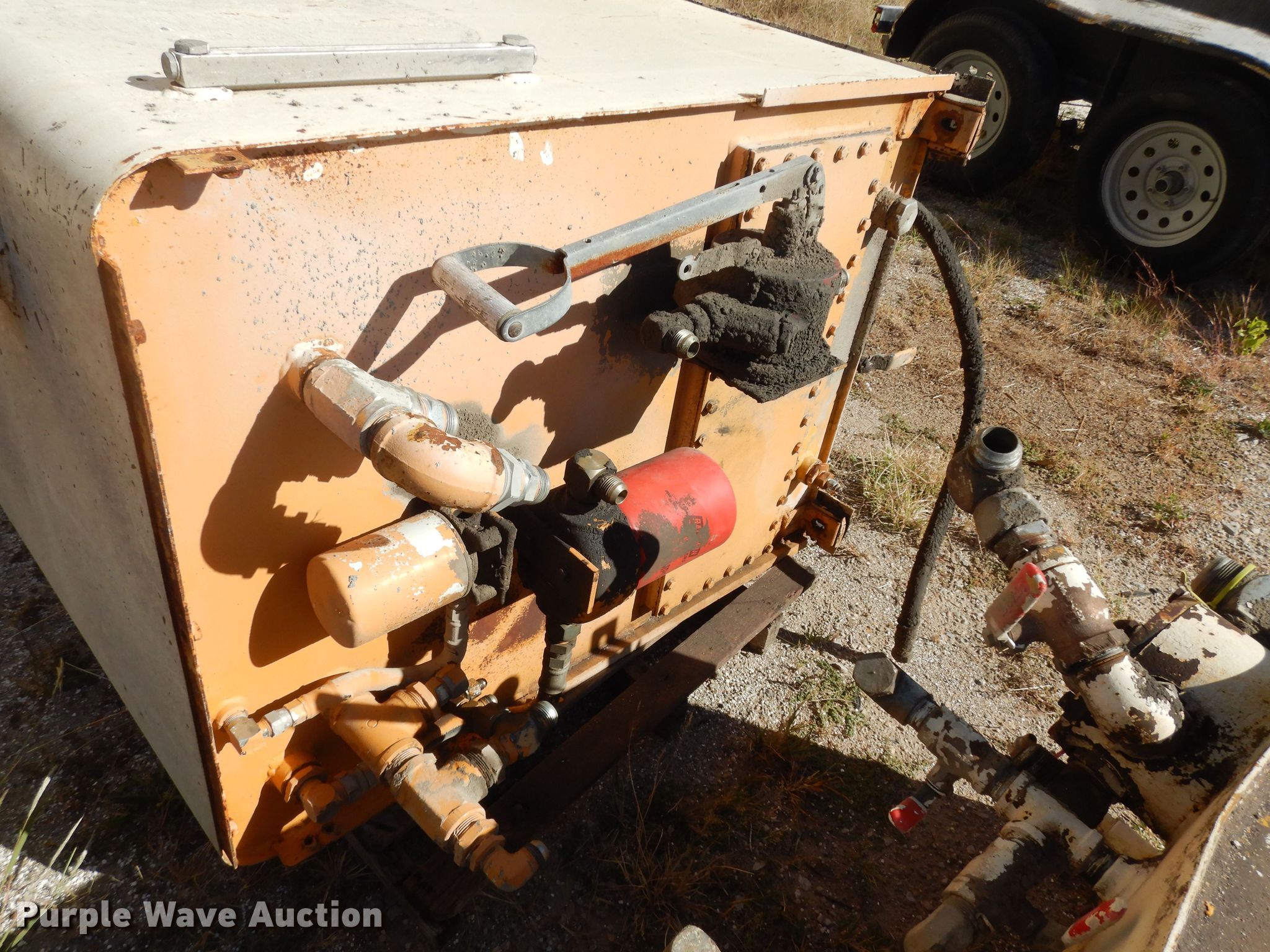 (5) hydraulic tanks in Topeka, KS Item KF9192 sold Purple Wave