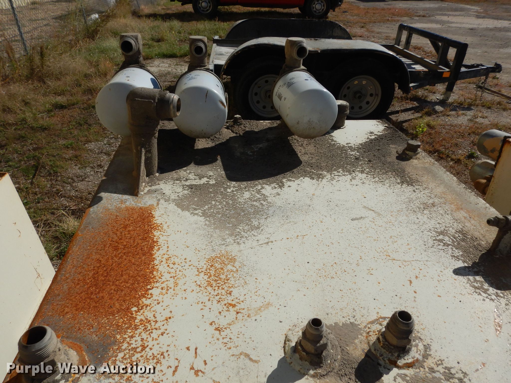 (5) hydraulic tanks in Topeka, KS Item KF9192 sold Purple Wave