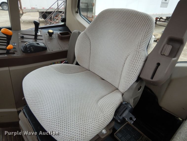 image for item DI6886 2004 John Deere 6615  MFWD tractor