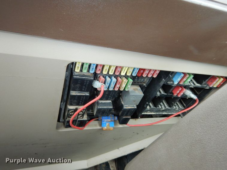 image for item DI6886 2004 John Deere 6615  MFWD tractor