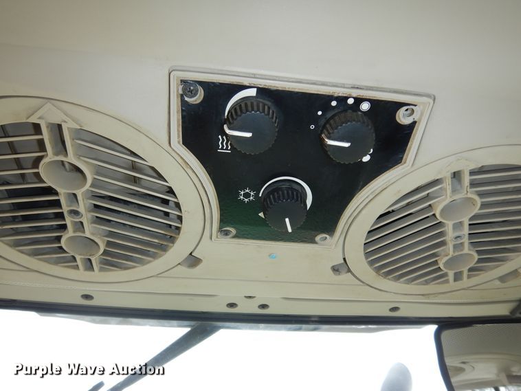 image for item DI6886 2004 John Deere 6615  MFWD tractor