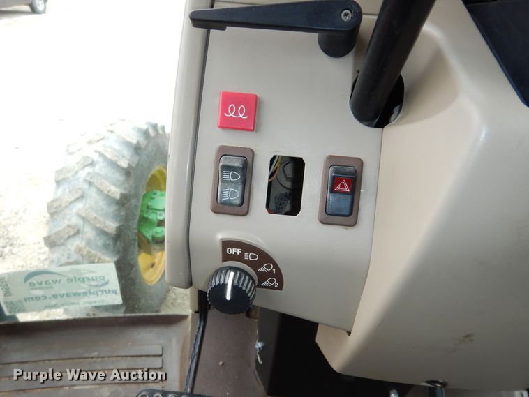 image for item DI6886 2004 John Deere 6615  MFWD tractor