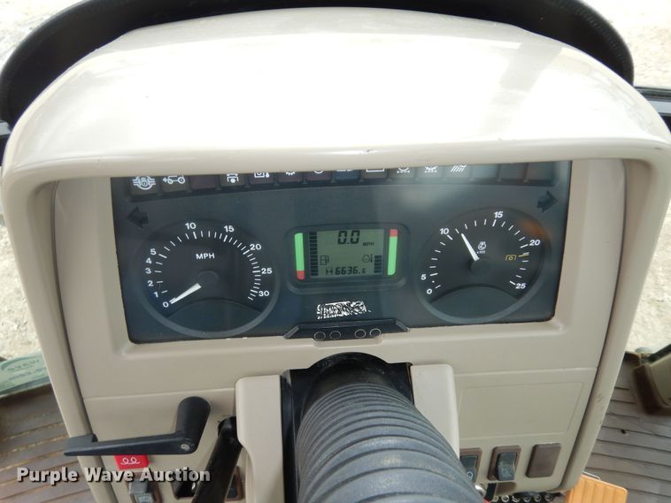 image for item DI6886 2004 John Deere 6615  MFWD tractor